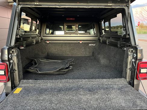 Used 2021 Jeep Gladiator Overland image 18