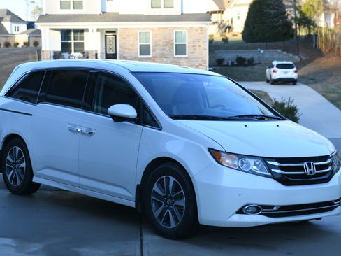 Used 2015 Honda Odyssey Touring image 13