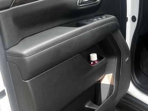 Used 2024 Chevrolet Tahoe Z71 w/ Luxury Package image 10