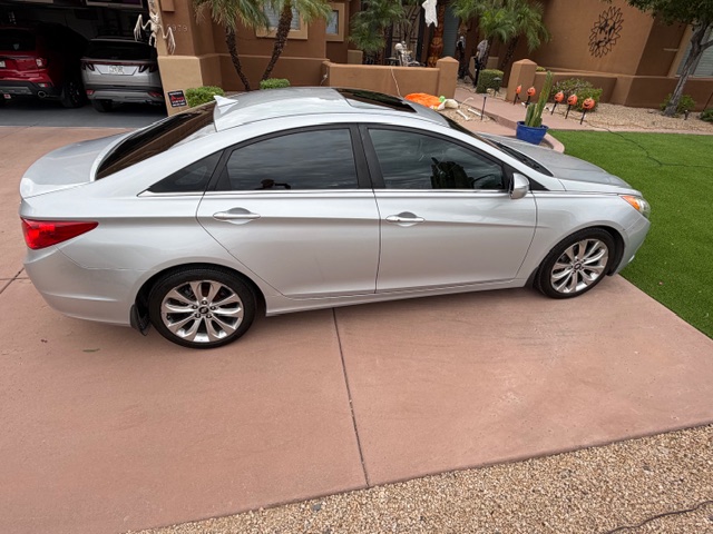 Used 2011 Hyundai Sonata SE w/ Navigation & Sunroof Pkg 4 FWD image 4