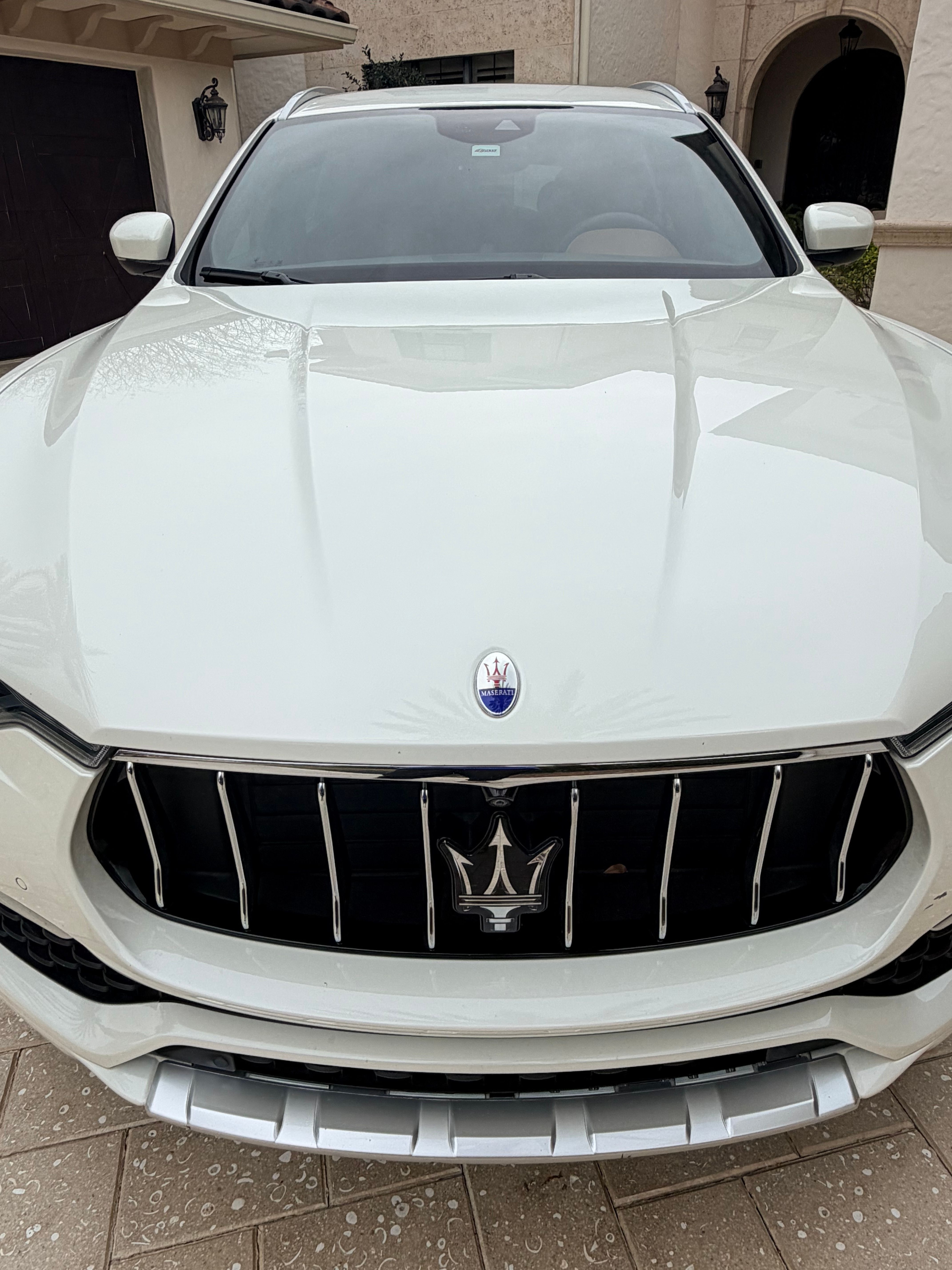 Used 2020 Maserati Levante GranLusso AWD/4WD image 2