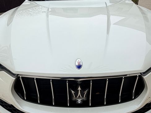 Used 2020 Maserati Levante GranLusso AWD/4WD image 2