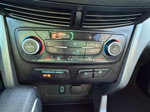 Used 2018 Ford Escape SE w/ SE Sync 3 Package image 13