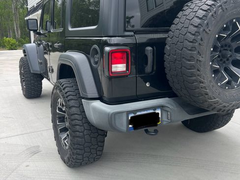 Used 2019 Jeep Wrangler Unlimited Sport S image 2