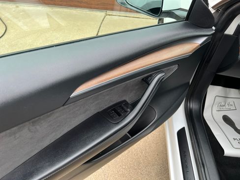 Used 2021 Tesla Model 3 Performance image 11