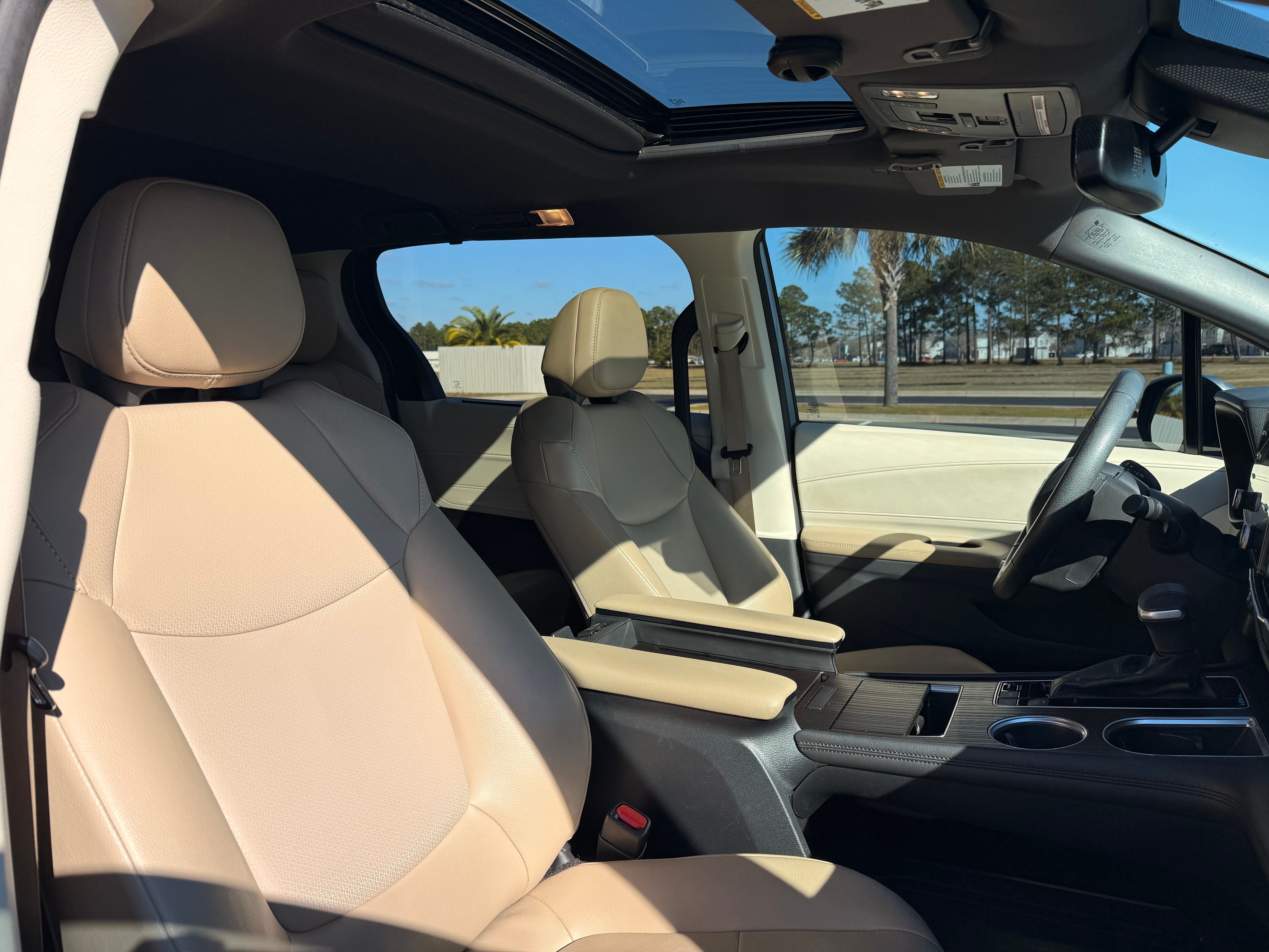 Used 2021 Toyota Sienna XLE w/ XLE Plus Package FWD image 9
