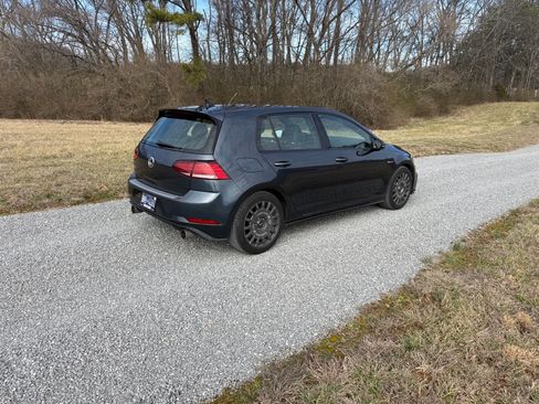 Used 2018 Volkswagen GTI SE image 14