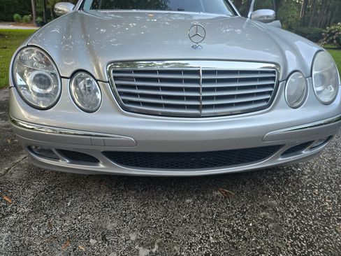 Used 2005 Mercedes-Benz E 500 Sedan image 2