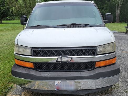 Used 2009 Chevrolet Express 1500 LT Van 3D w/ LT Preferred Equipment Group image 5