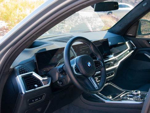 Used 2025 BMW X7 M60i w/ M Sport Professional Package image 25