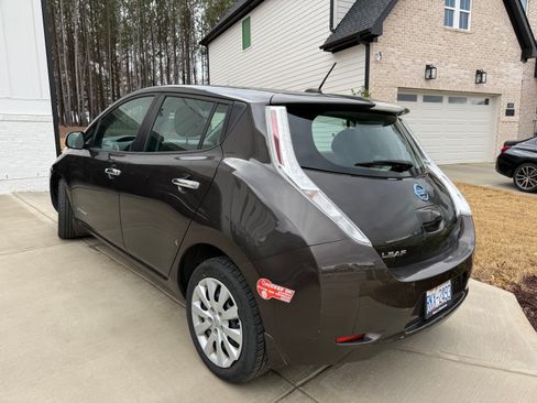 Used 2017 Nissan Leaf S w/ Charge Package image 5