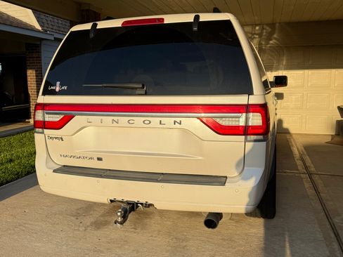 Used 2017 Lincoln Navigator L Reserve image 2