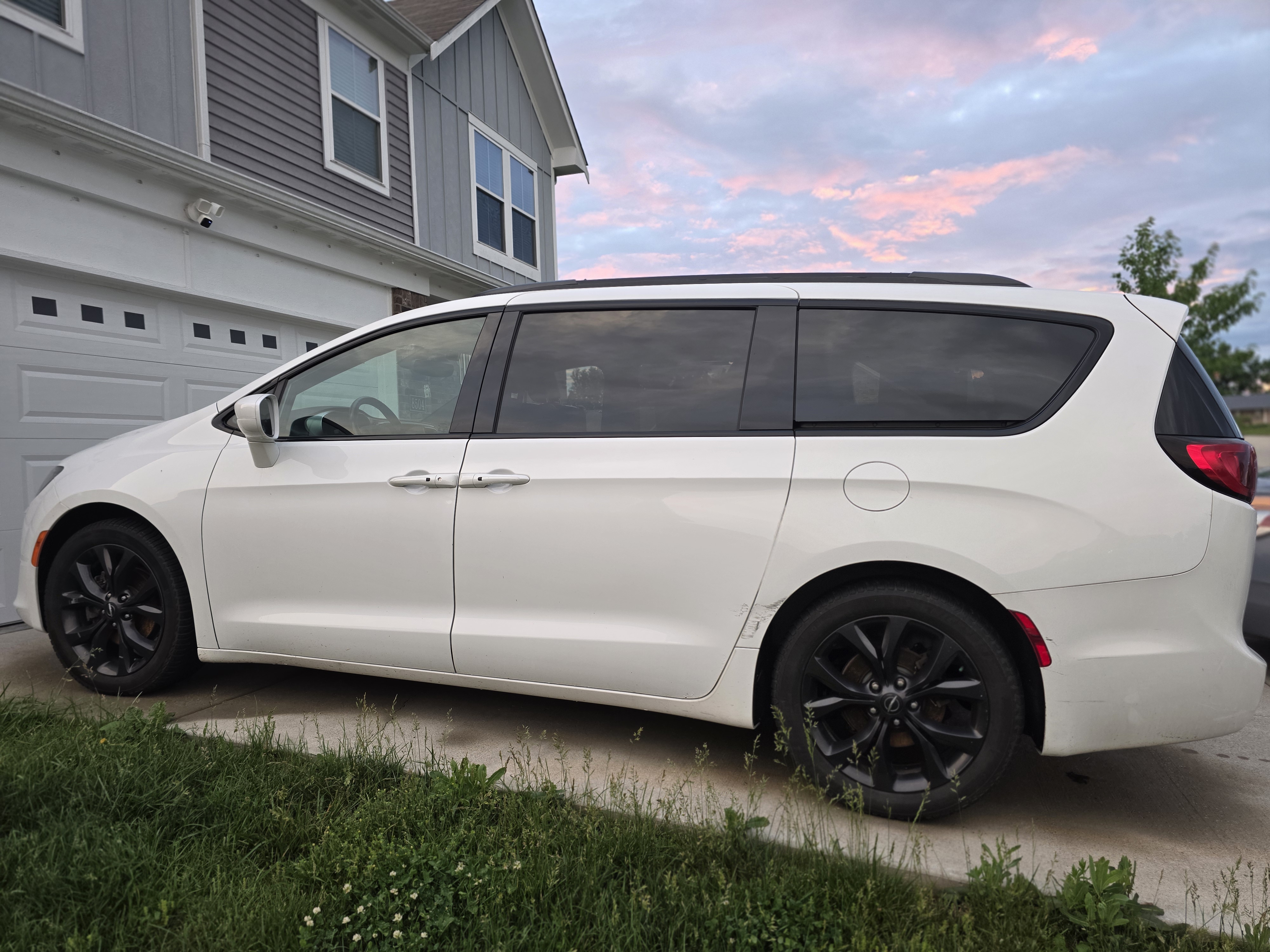Used 2018 Chrysler Pacifica Touring-L Plus w/ S Appearance Package FWD image 13