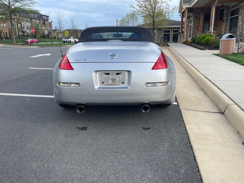 Used 2006 Nissan 350Z Enthusiast w/ (S02) Side Air Bags Pkg image 14