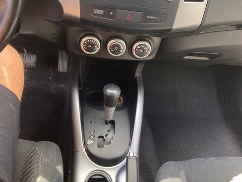 Used 2008 Mitsubishi Outlander XLS FWD image 21