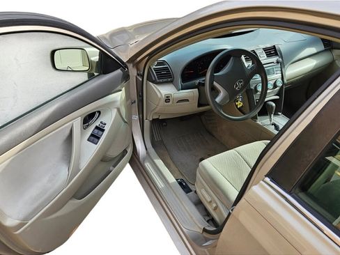 Used 2009 Toyota Camry LE image 6