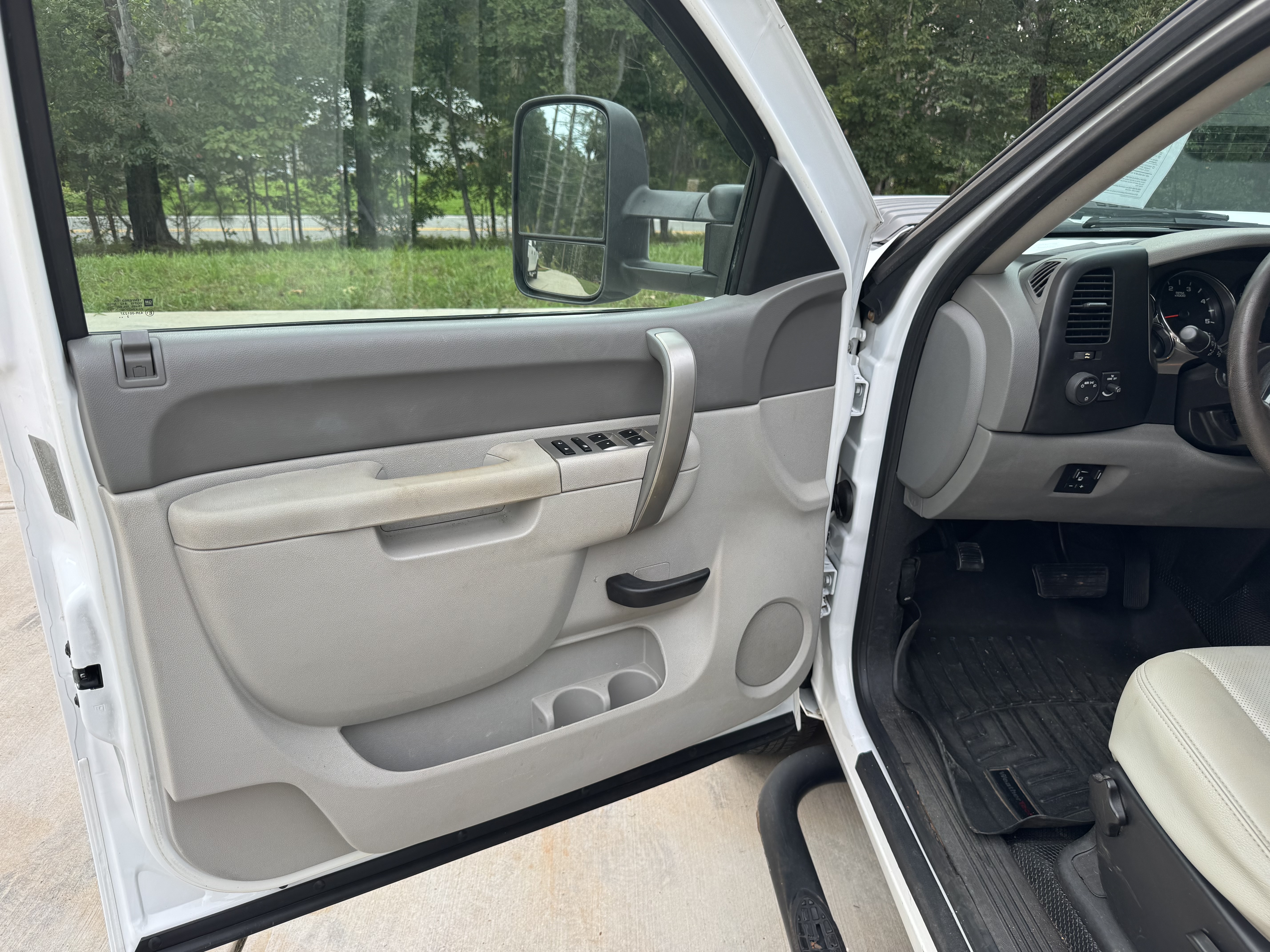 Used 2013 Chevrolet Silverado 3500 W/T AWD/4WD image 13