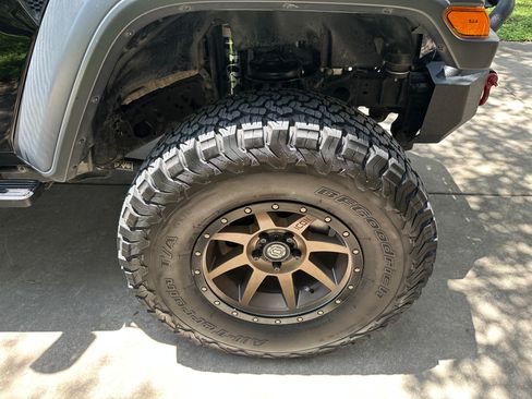 Used 2018 Jeep Wrangler Unlimited Sport S AWD/4WD image 23