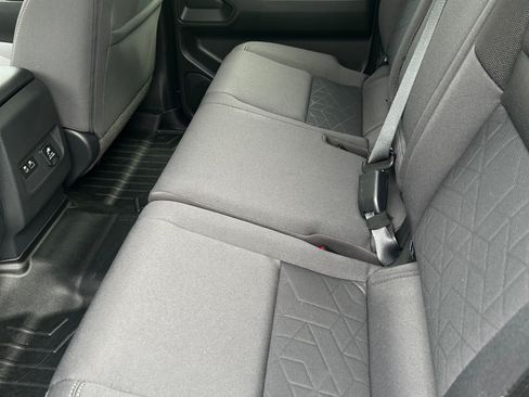 Used 2025 Nissan Frontier SV w/ SV Convenience Package RWD image 13