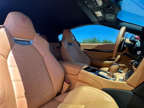 Used 2016 Maserati GranTurismo Sport image 9