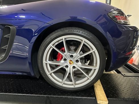 Used 2021 Porsche 718 Boxster S RWD image 10