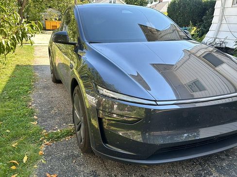 Used 2026 Tesla Model Y Long Range image 8