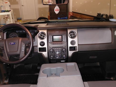 Used 2013 Ford F150 XLT w/ XLT Chrome Pkg image 9