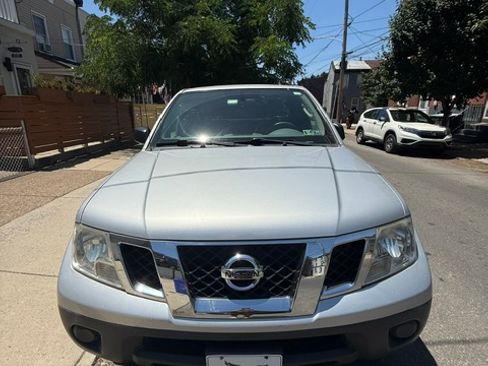 Used 2010 Nissan Frontier XE w/ XE Preferred Pkg RWD image 2