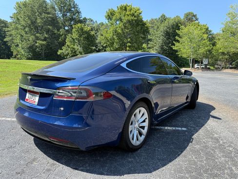 Used 2016 Tesla Model S 70 RWD image 2