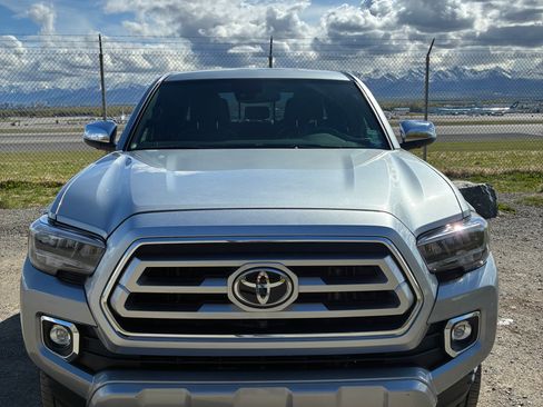 Used 2023 Toyota Tacoma Limited AWD/4WD image 2