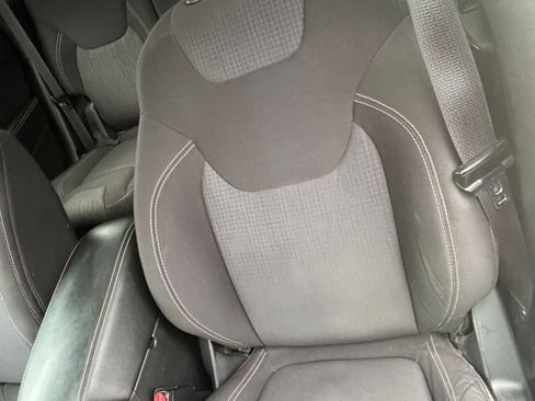 Used 2015 Jeep Cherokee Latitude w/ Comfort/Convenience Group FWD image 17