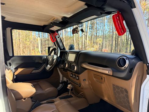Used 2011 Jeep Wrangler Unlimited Sport image 13
