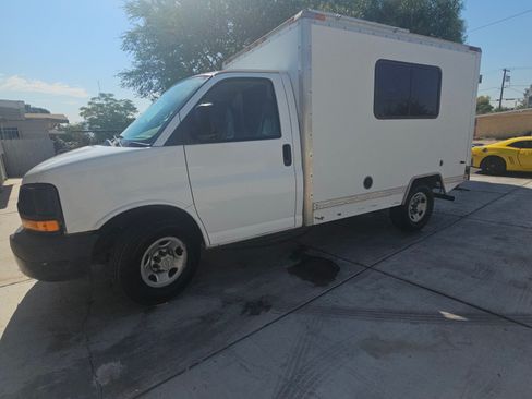 Used 2008 Chevrolet Express 3500 image 13
