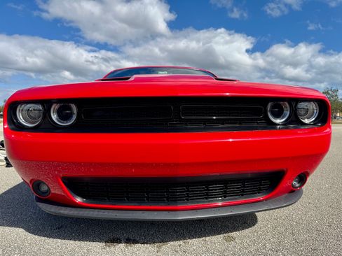 Used 2020 Dodge Challenger SXT w/ Blacktop Package image 6