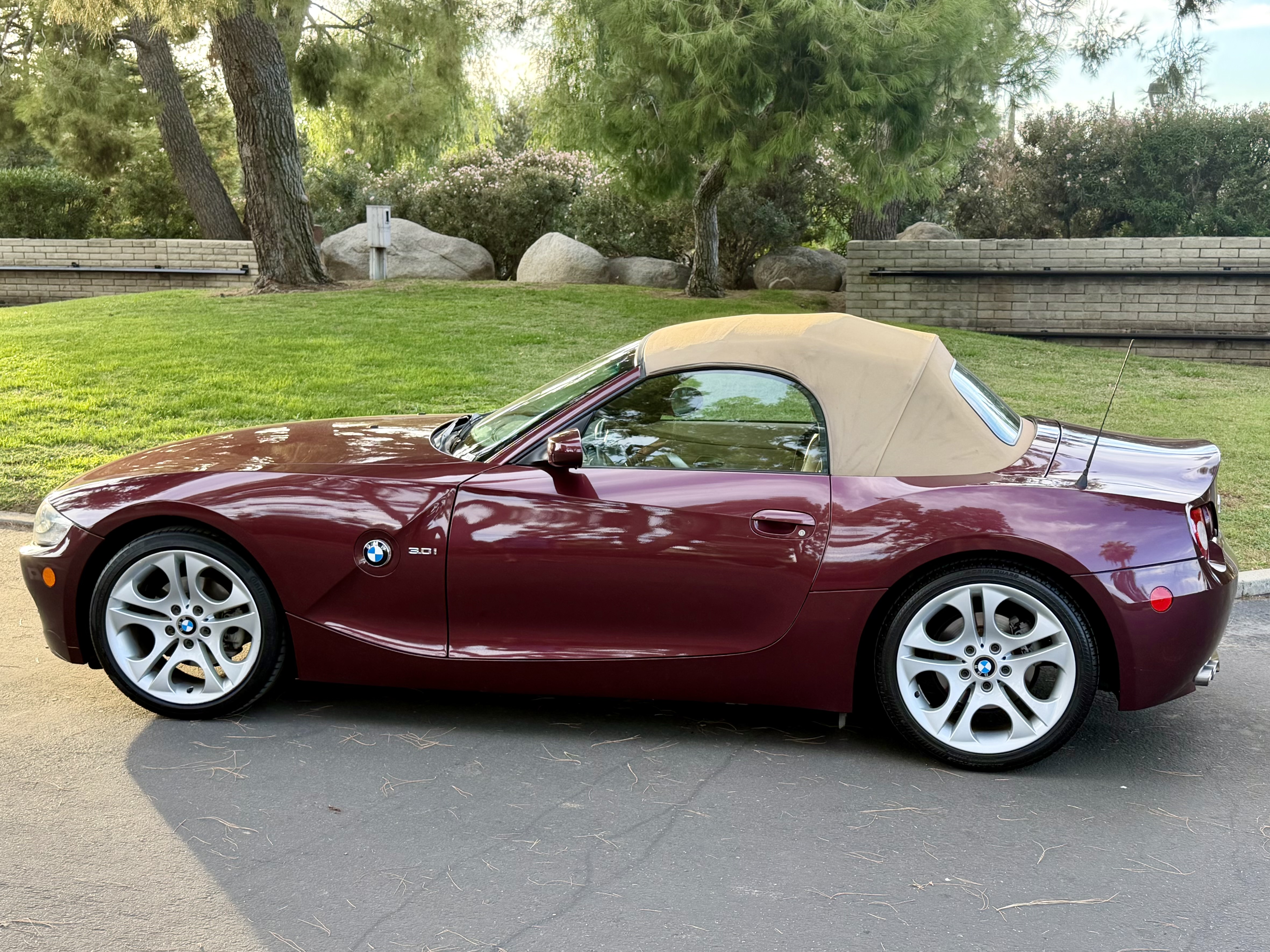 Used 2005 BMW Z4 3.0i RWD image 4