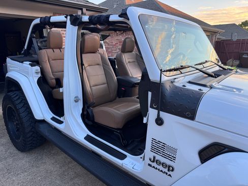 Used 2020 Jeep Wrangler Unlimited Sahara image 2