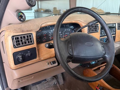 Used 1999 Ford F550 176 WB image 16