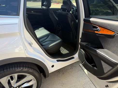 Used 2018 Lincoln MKX Reserve w/ Lincoln MKX Climate Package AWD/4WD image 15