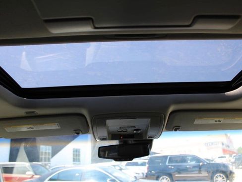 Used 2016 Chevrolet Suburban LTZ RWD image 10