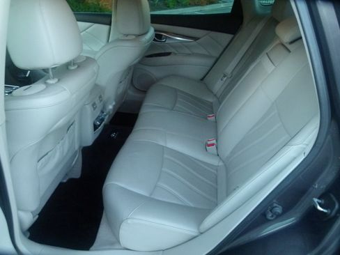 Used 2012 INFINITI M56 w/ Deluxe Touring Pkg RWD image 12