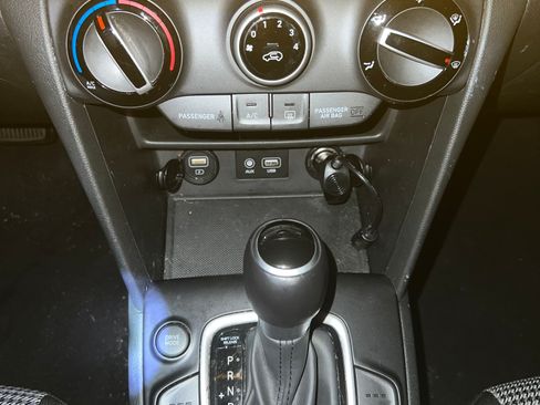 Used 2021 Hyundai Kona SEL w/ Cargo Package image 18