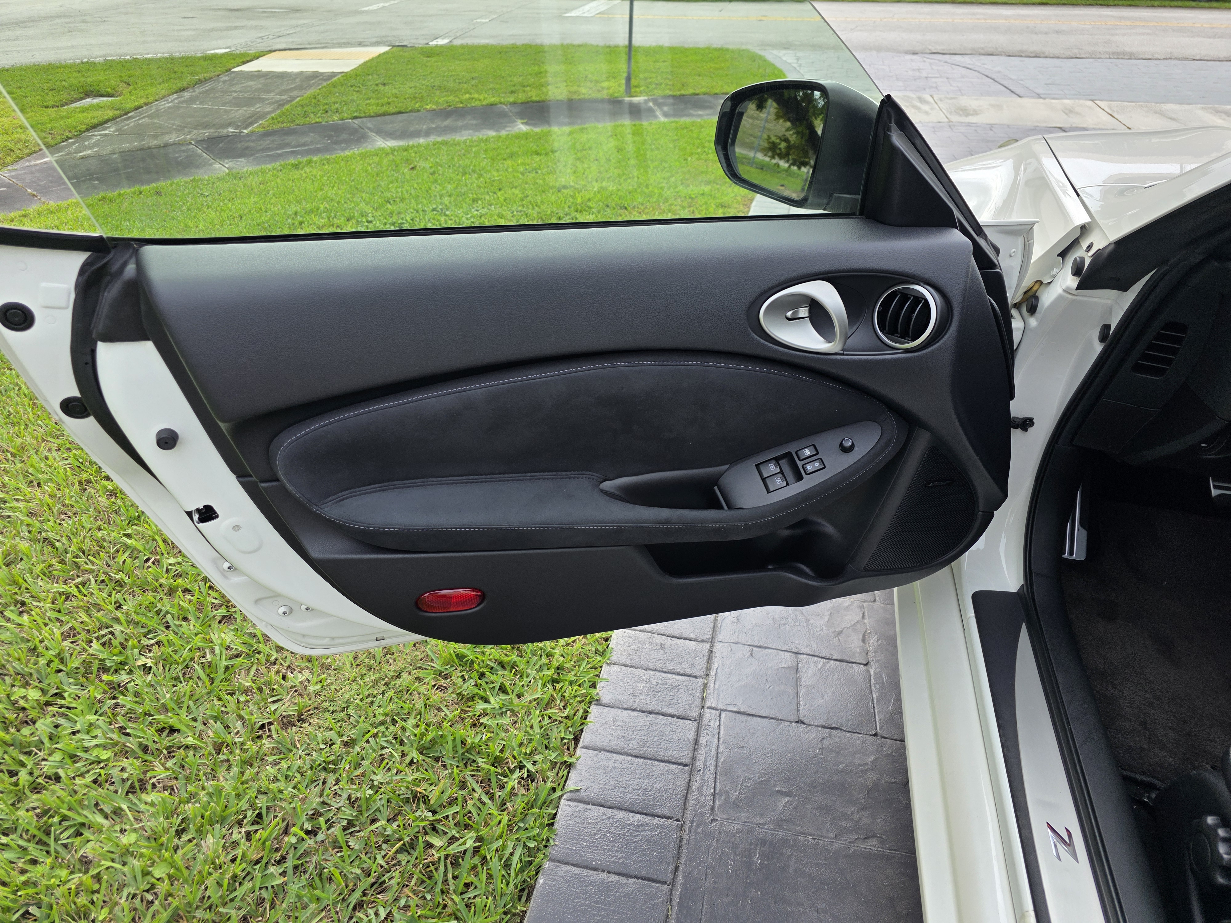 Used 2020 Nissan 370Z Touring Sport RWD image 17