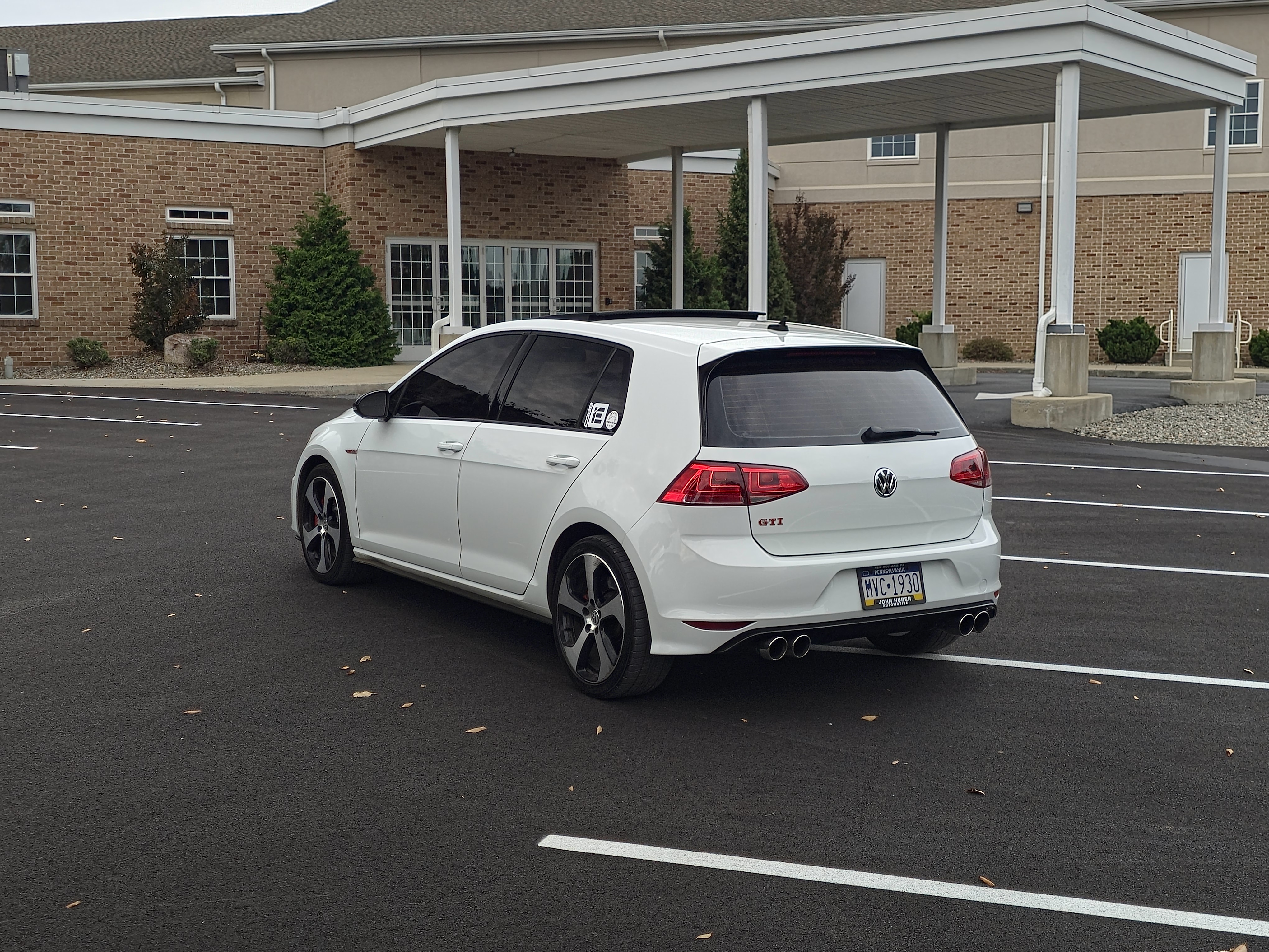 Used 2017 Volkswagen GTI Autobahn FWD image 5