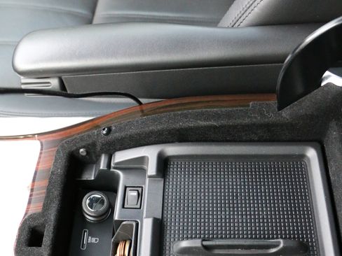 Used 2017 Land Rover Range Rover HSE image 15