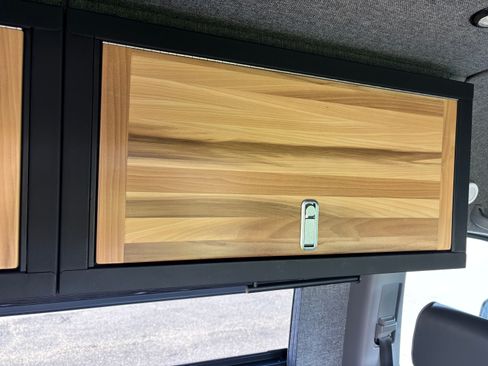 Used 2015 Mercedes-Benz Sprinter 2500 image 13