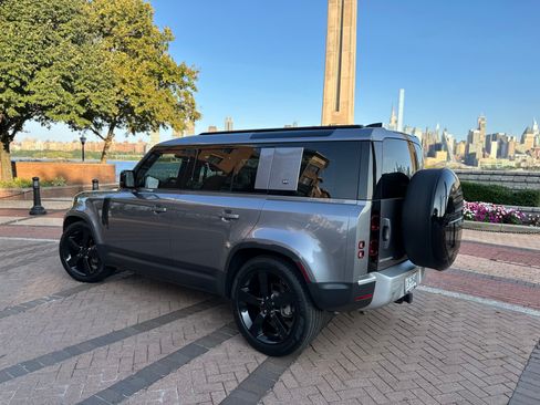 Used 2022 Land Rover Defender 110 S image 2