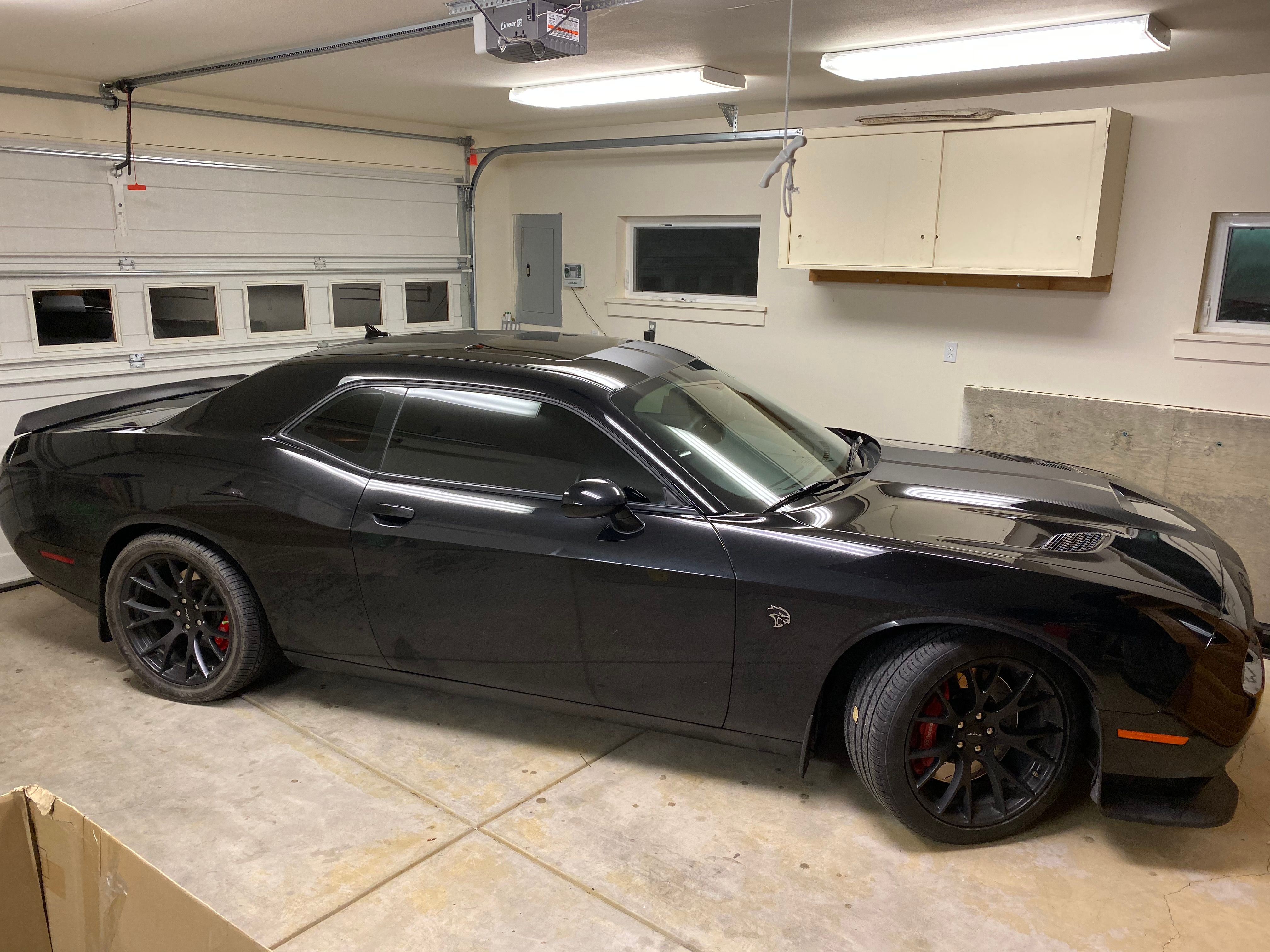 Used 2016 Dodge Challenger SRT Hellcat RWD image 4