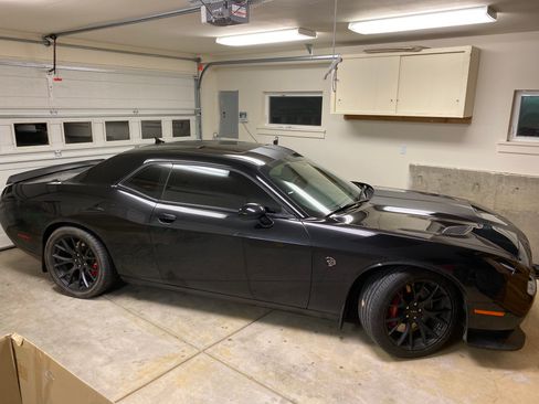 Used 2016 Dodge Challenger SRT Hellcat RWD image 4