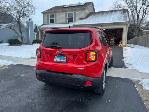 Used 2015 Jeep Renegade Latitude w/ Popular Equipment Group image 6