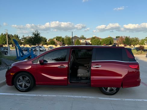 Used 2022 Honda Odyssey EX image 2